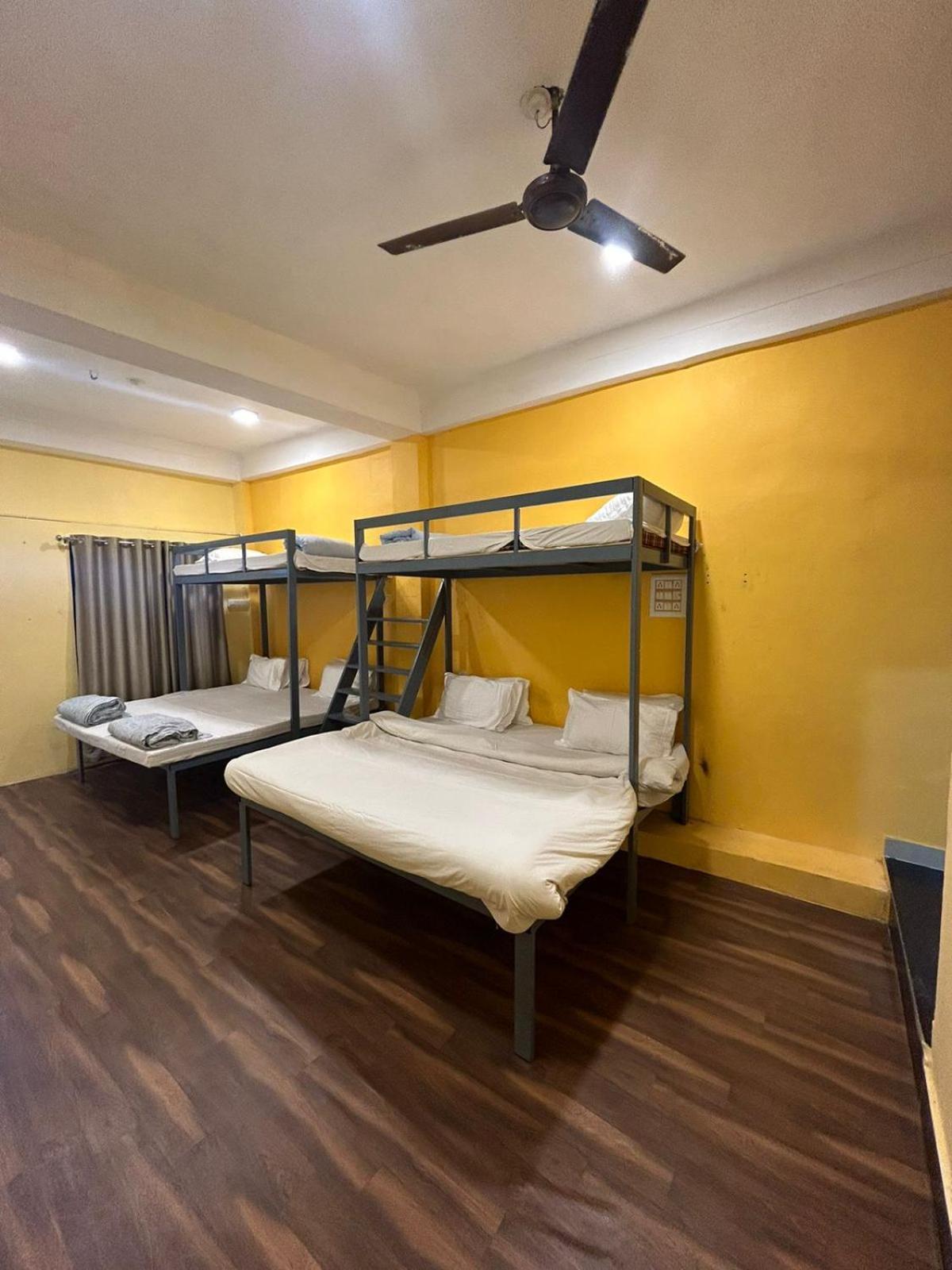 Unplanned Hostel Udaipur Esterno foto